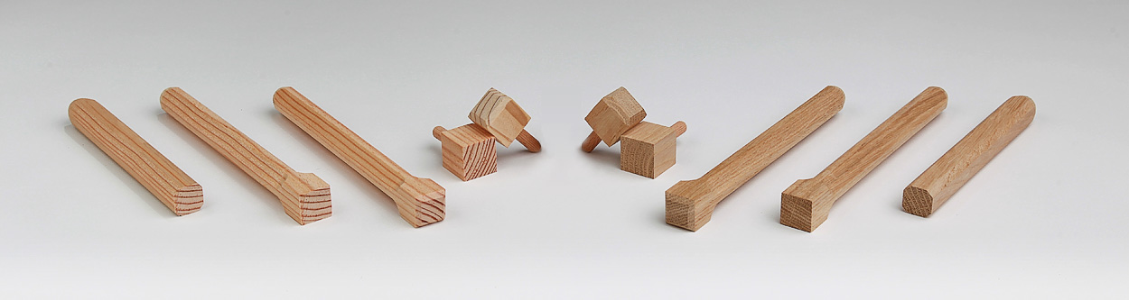 Holznägel und Verbindungen